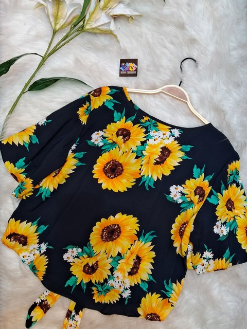 Blusa feminina estampa girassol