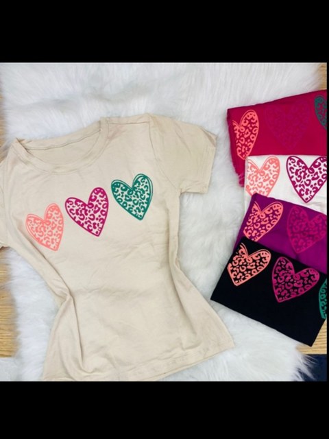 Novidades tshirt estampa 3 corações
