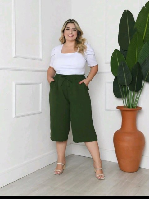 Calça Pantacourt Plus Size