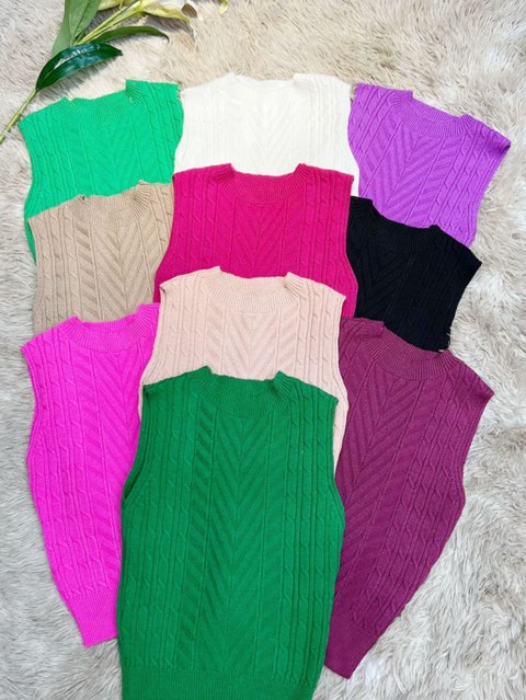 Regata cavada estilo colete trabalhada