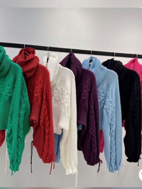 Tricot trabalhado com Gola removível, cores disponíveis nas fotos