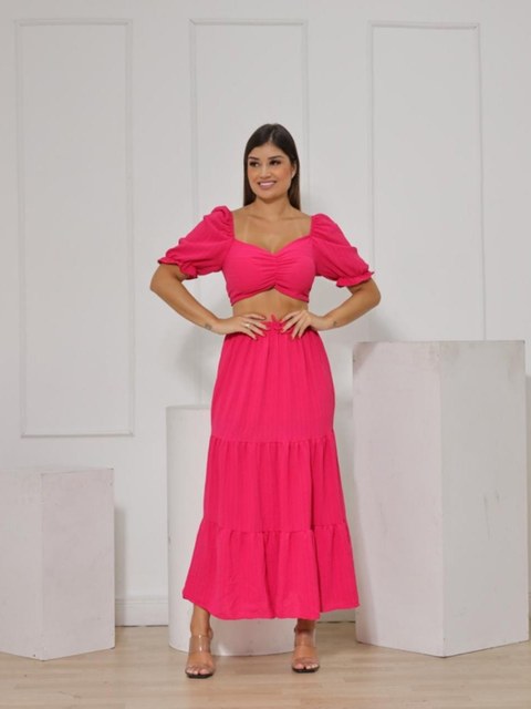 Novidades conjunto duna saia com cropped manga bufante