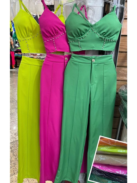 Conjunto cropped com Calca alfaiataria