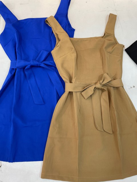vestido de alça larga com cinto