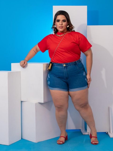 Short jeans Plus size com elastano detalhe trançado no cos