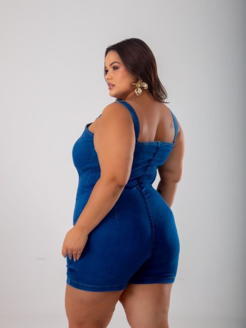 Macaquinho Jeans com lycra Plus Size com botões e fivela - Q'chick