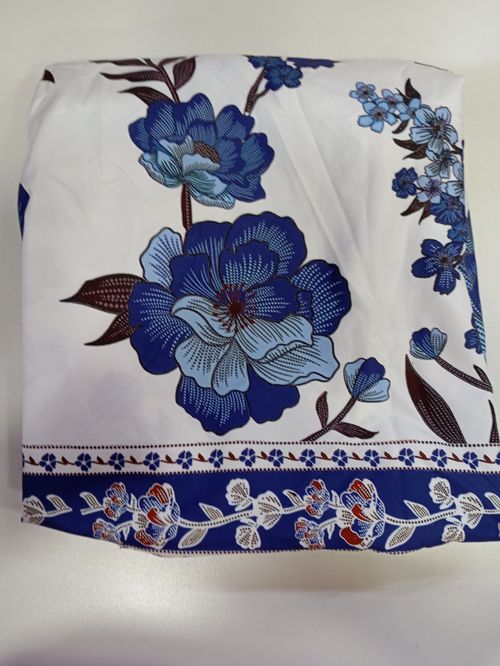 Cor Branco floral azul marinho
