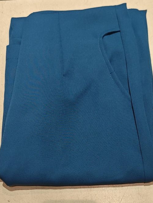 Cor Azul Petróleo