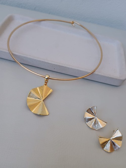 Cor Dourado